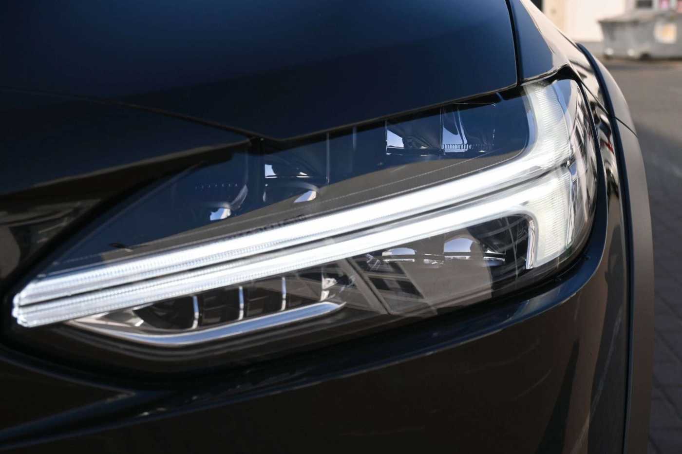 Volvo  V90 CC D4 AWD*STHZ*MIetkauf möglich
