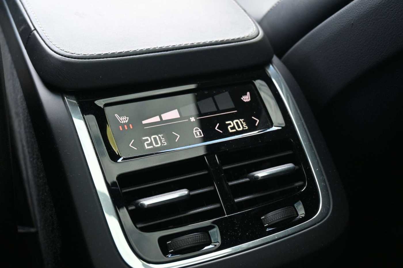 Volvo  Mietkauf*XC90 D5 AWD*R-Design*STHZ*360°*LUFT*AHK