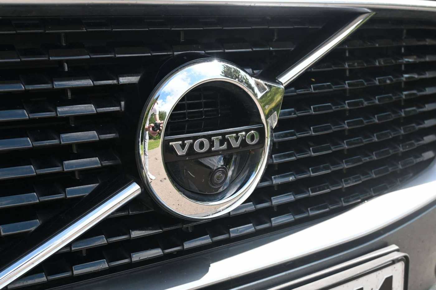Volvo  Mietkauf*XC90 D5 AWD*R-Design*STHZ*360°*LUFT*AHK