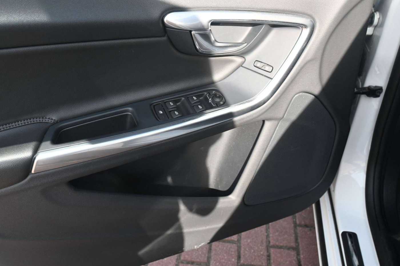 Volvo  **Mietkauf**V60D6*Sum*SD*NAVI*STHZ*E-KZ*Miete