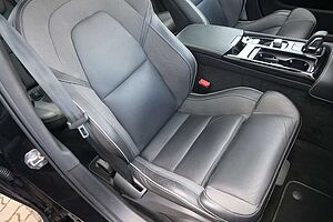 Volvo  Recharge T8 AWD R-Design*PANO*360°*H&K