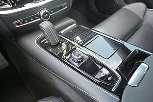 Volvo  Recharge T8 AWD R-Design*PANO*360°*H&K