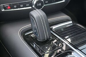 Volvo  Recharge T8 AWD R-Design*PANO*360°*H&K