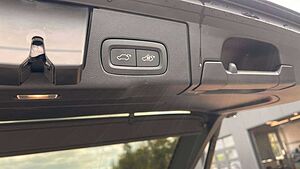 Volvo  T8AWD RC R Design MJ22*LUFT*PANO*360°HK*SHZ