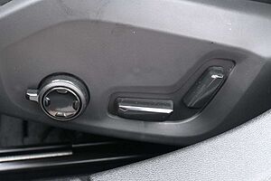 Volvo  B4 Plus Dark*LED*PANO*STHZ*H&K*360*QI*19'