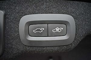 Volvo  D5 R-Design AWD Navi*Pano*RFK*HU*MIETKAUF