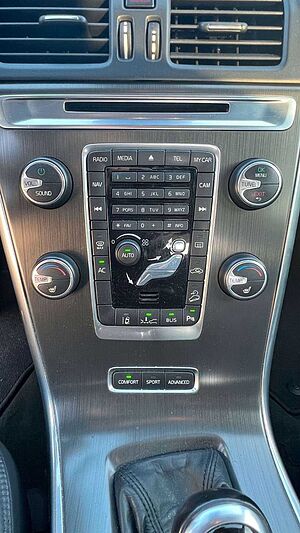 Volvo  Summum D5 AWD*Bi-Xenon*BLIS*DriverAlert*Fou