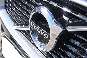Volvo  D5 AWD R-Design*LUFT*7-Si*PANO*B&W*STHZ*HUD
