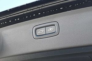Volvo  D5 AWD R-Design*LUFT*7-Si*PANO*B&W*STHZ*HUD