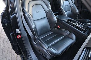 Volvo  D5 AWD R-Design*LUFT*7-Si*PANO*B&W*STHZ*HUD