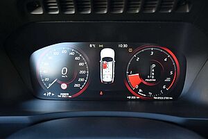 Volvo  D5 AWD R-Design*LUFT*7-Si*PANO*B&W*STHZ*HUD