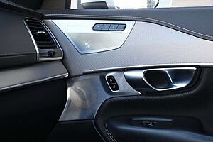 Volvo  D5 AWD R-Design*LUFT*7-Si*PANO*B&W*STHZ*HUD