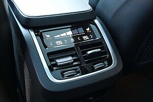 Volvo  D5 AWD R-Design*LUFT*7-Si*PANO*B&W*STHZ*HUD