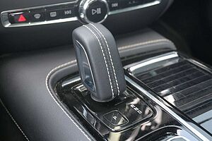 Volvo  Recharge T8 AWD R-Design*PANO*360°*H&K*AHK
