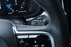 Volvo  T4 R-Design*LED*PANO*360*H&K*STHZ*HUD*DAB+