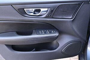 Volvo  T4 R-Design*LED*PANO*360*H&K*STHZ*HUD*DAB+