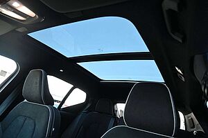 Volvo  B4 DKG Plus Black Edition*FSHZG*360°*ACC