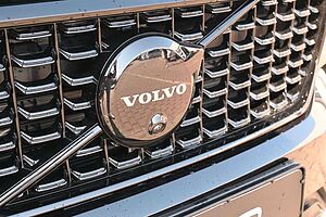 Volvo  B4 DKG Plus Black Edition*FSHZG*360°*ACC