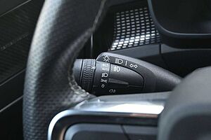 Volvo  B4 R-Design*LED*STHZ*CAM*QI*BLIS*H&K