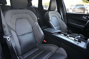 Volvo  B4 AWD Ultimate Dark*LED*PANO*LUFT*STHZ*H&K