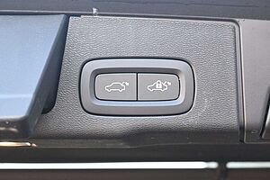 Volvo  B4 AWD Ultimate Dark*LED*PANO*LUFT*STHZ*H&K