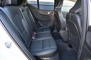 Volvo  B4 DKG Ultra Dark*PANO*FSHZG*360°*ACC*AHK