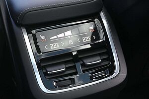 Volvo  B4D AWD Ultimate Dark*LUFT*HUD*B&W*AHK*360°