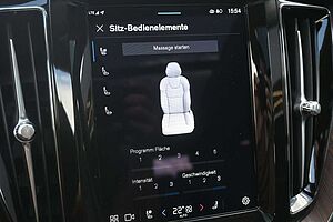 Volvo  B4D AWD Ultimate Dark*LUFT*HUD*B&W*AHK*360°