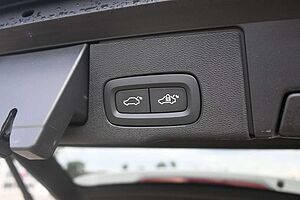 Volvo  B4D AWD Ultimate Dark*LUFT*HUD*B&W*AHK*360°