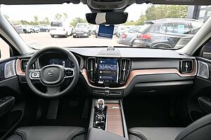 Volvo  B4D AWD Ultimate Dark*LUFT*360*B&W*PANO*AHK
