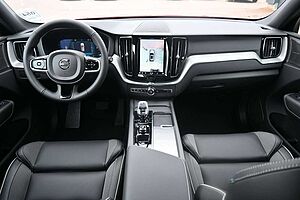 Volvo  B4 D AWD Black *H&K*STDHZG*360°*ACC