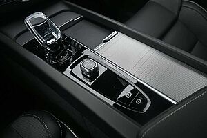Volvo  B4 D AWD Black *H&K*STDHZG*360°*ACC