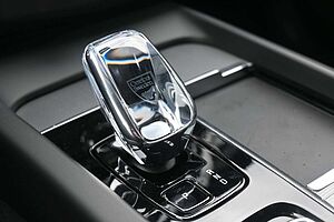 Volvo  B4 D AWD Black *H&K*STDHZG*360°*ACC