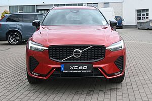 Volvo  B4 D AWD Black *H&K*STDHZG*360°*ACC