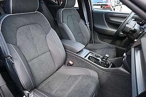 Volvo  B3 DKG Plus Black Edition*FSHZG*360°*ACC