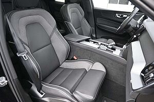 Volvo  B4 D Plus Dark*STDHZG*PANO*360°*ACC