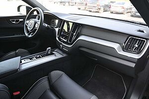 Volvo  B4 R-Design*LED*H&K*360*STHZ*21'