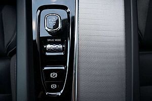 Volvo  B4 R-Design*LED*H&K*360*STHZ*21'