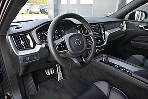 Volvo  B4 R-Design*LED*H&K*360*STHZ*21'