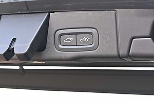 Volvo  B4 R-Design*LED*H&K*360*STHZ*21'