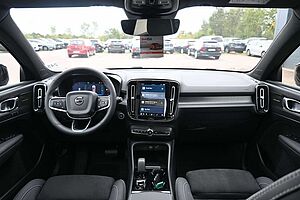 Volvo  B4 Ultimate Dark*PANO*STHZ*H&K*360*20'