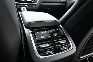 Volvo  B5B AWD Ultra Dark*360°*H/K*AHK*HUD*ACC
