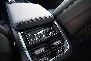 Volvo  B5 B Ultra Black Edition*LUFT*360°*Massage*