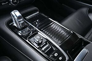 Volvo  Lim. R-Design Plug-In Hyb. AWD*B&W*LUFT*MASS*