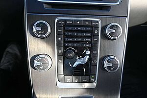 Volvo  Kombi D6 Summum AWD*NAV*LED*TEMPO*