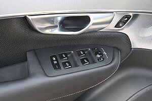 Volvo  Ultimate Dark Recharge Plug-In Hybrid AWD