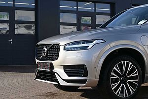 Volvo  Ultimate Dark Recharge Plug-In Hybrid AWD