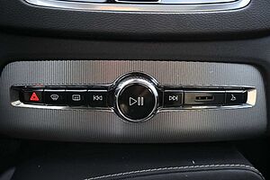 Volvo  Ultimate Dark Recharge Plug-In Hybrid AWD