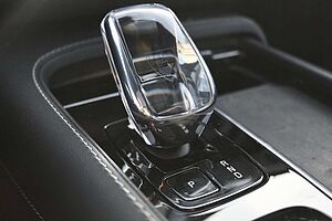 Volvo  Ultimate Dark Recharge Plug-In Hybrid AWD