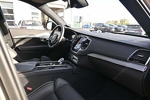 Volvo  Ultimate Dark Recharge Plug-In Hybrid AWD